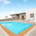 1b * Playa Blanca (Lanzarote)